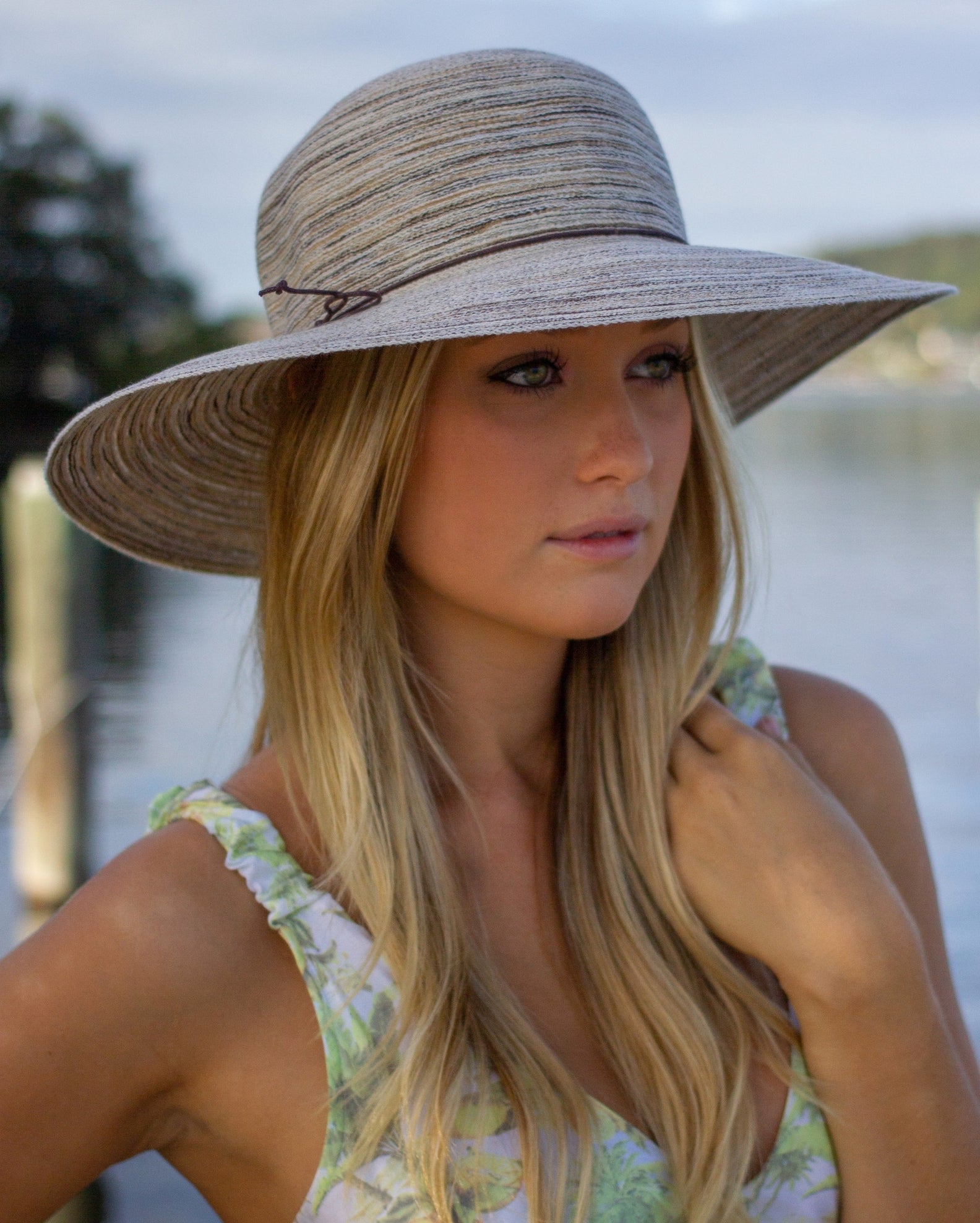 Bermuda Capeline - Light Brown